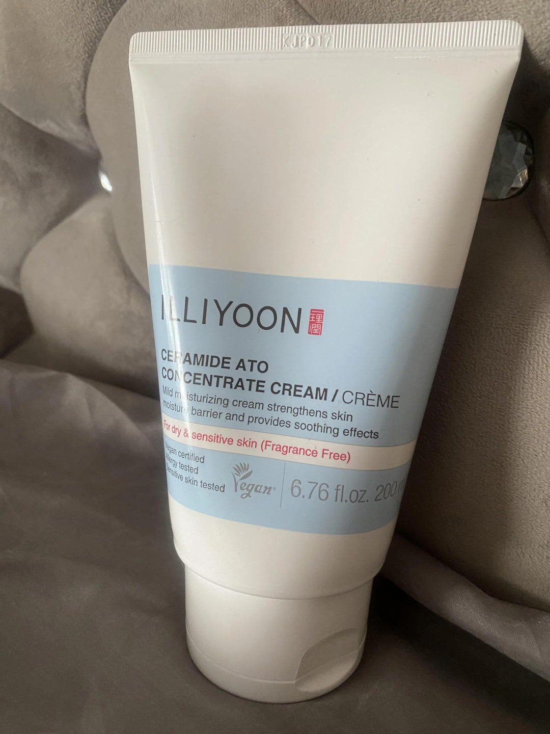 Illiyoon Ceramide Ato Concentrate Moisturizer Cream, 200 ml