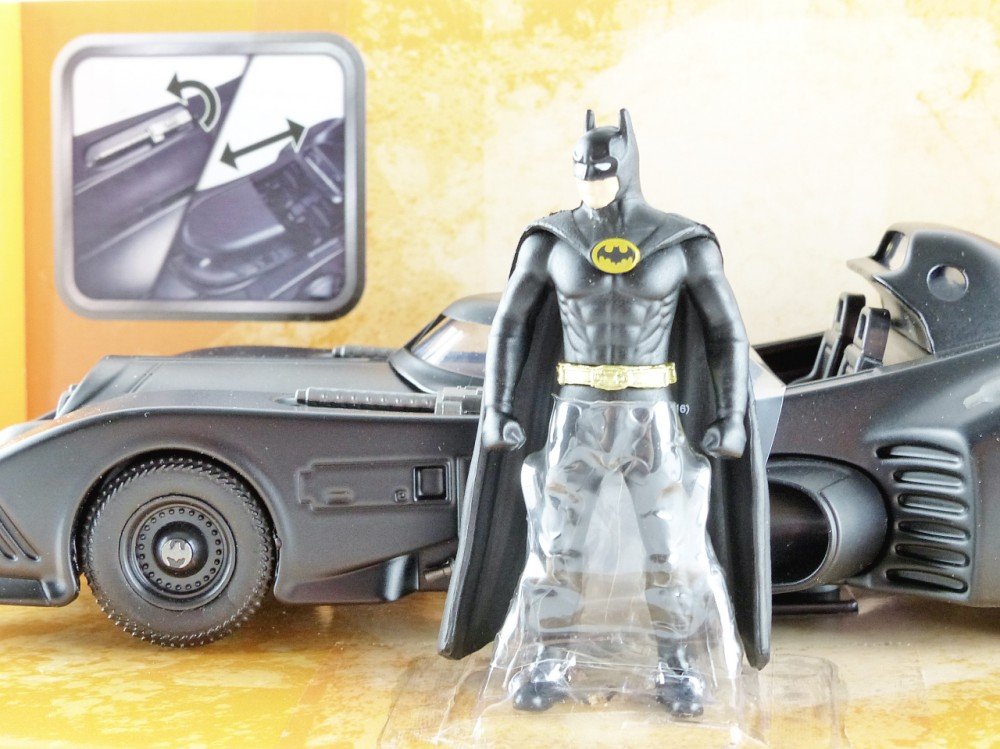 Jada Batmobile 1989 with Batman Figure, 1/24 Scale