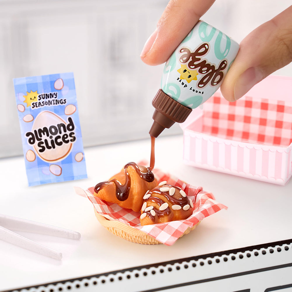 MGA's Miniverse Make It Mini Cafe Series 4, Blind Pack