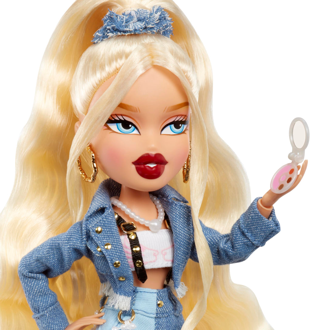 Bratz Cloe Fashion Doll and Accessories, 10 Count
