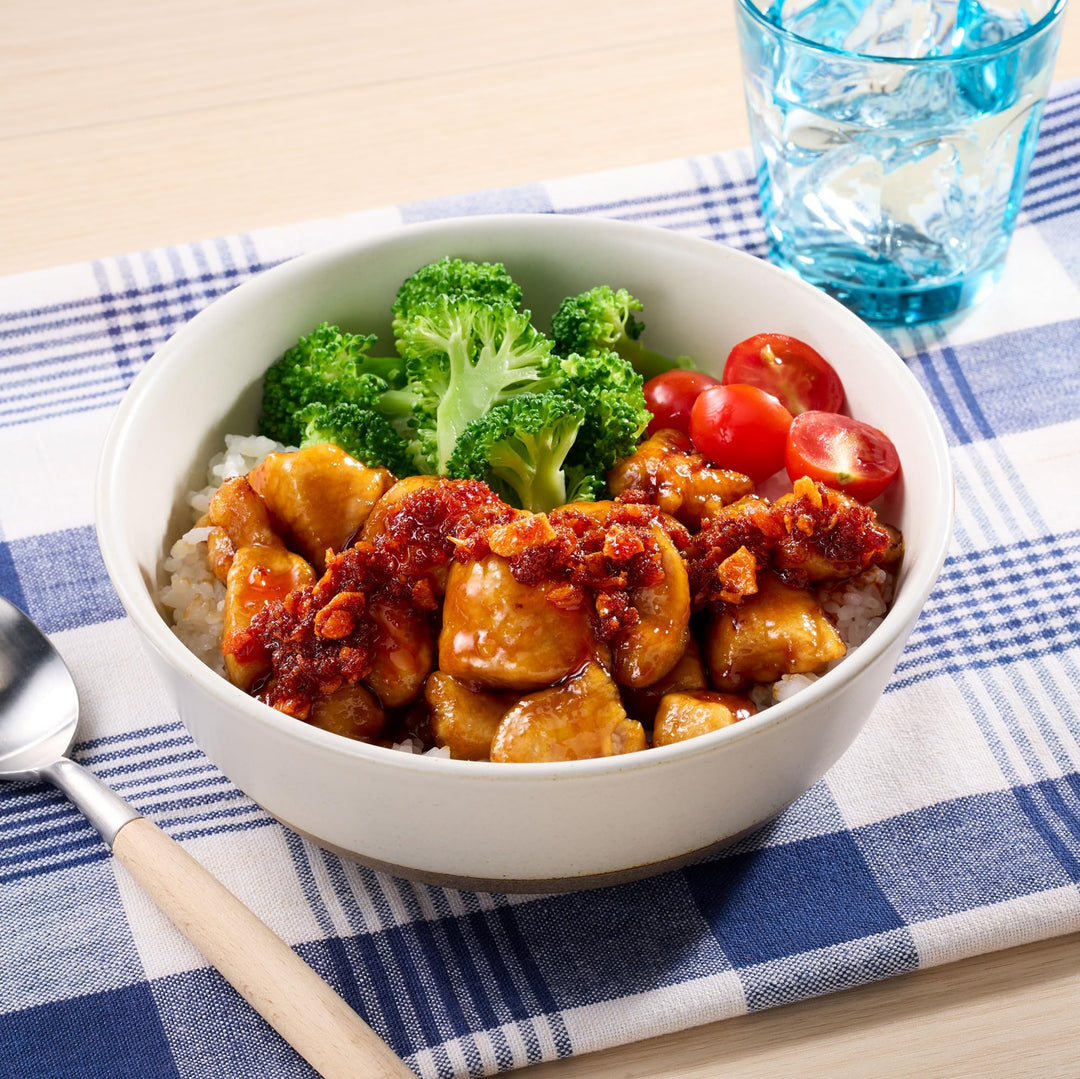 S&B Chili Oil with Crunchy Garlic, 3.88 fl oz
